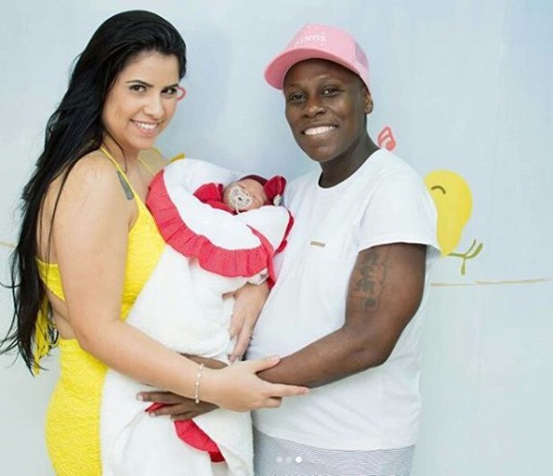 Neném e Thaís Baptista com a filha, Valentina (Foto: Reprodução/Instagram)