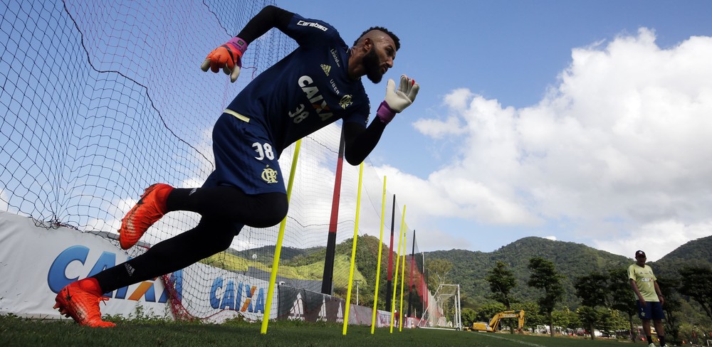 Ex-goleiro Cantarele defende escalação de Muralha em decisão contra Cruzeiro