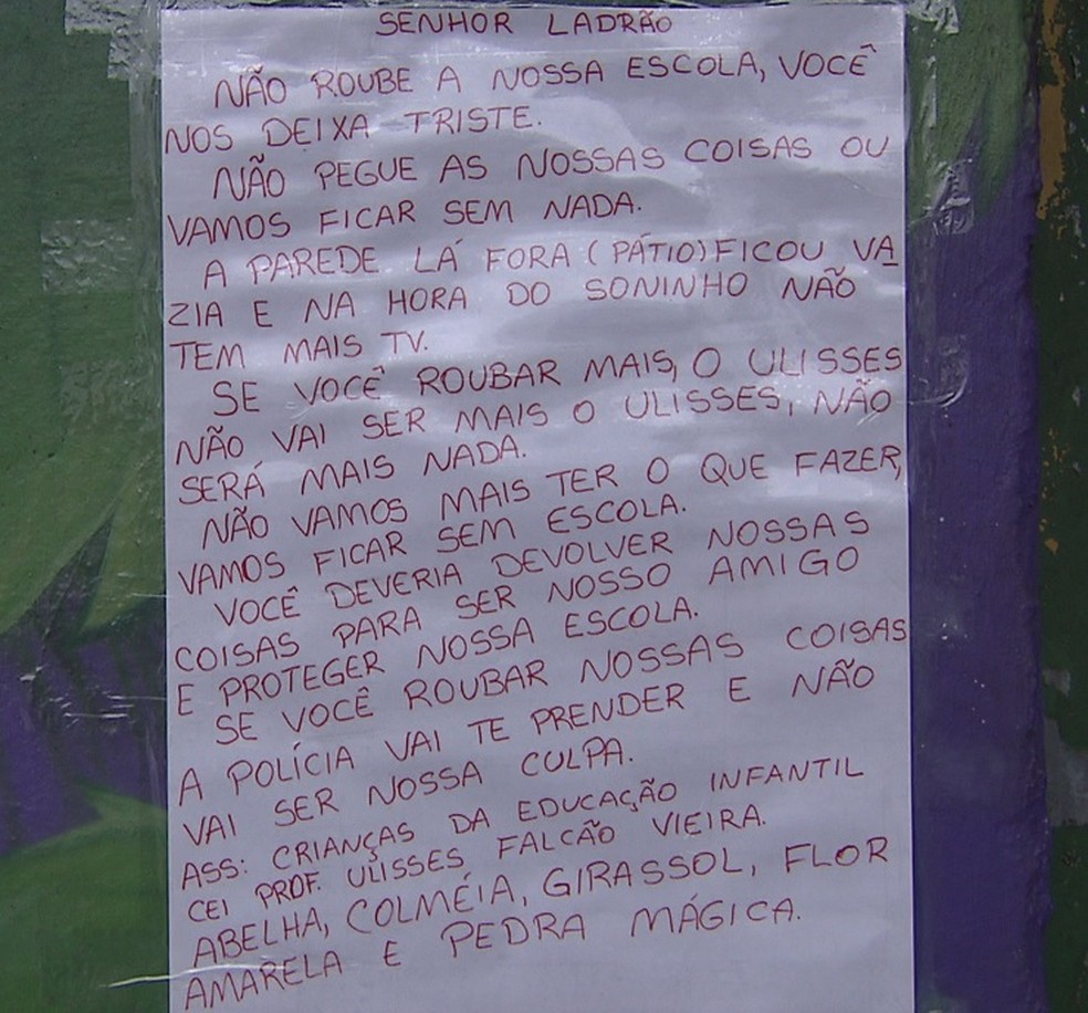 Crianças escrevem cartaz para ladrões após sequência de furtos em escola de Curitiba — Foto: RPC/Reprodução