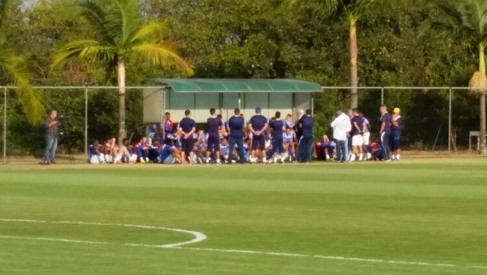 Gilvan passa mensagem de apoio ao time, e reunião termina em aplausos