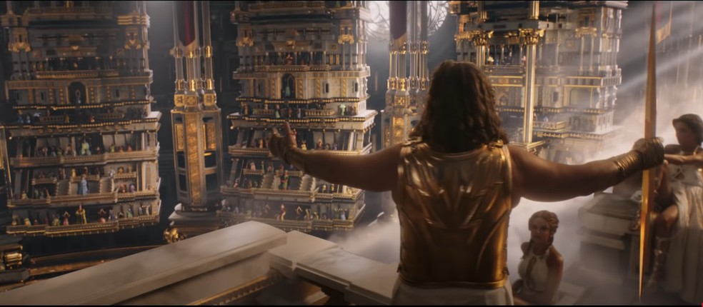 Russel Crowe como Zeus — Foto: Reprodução