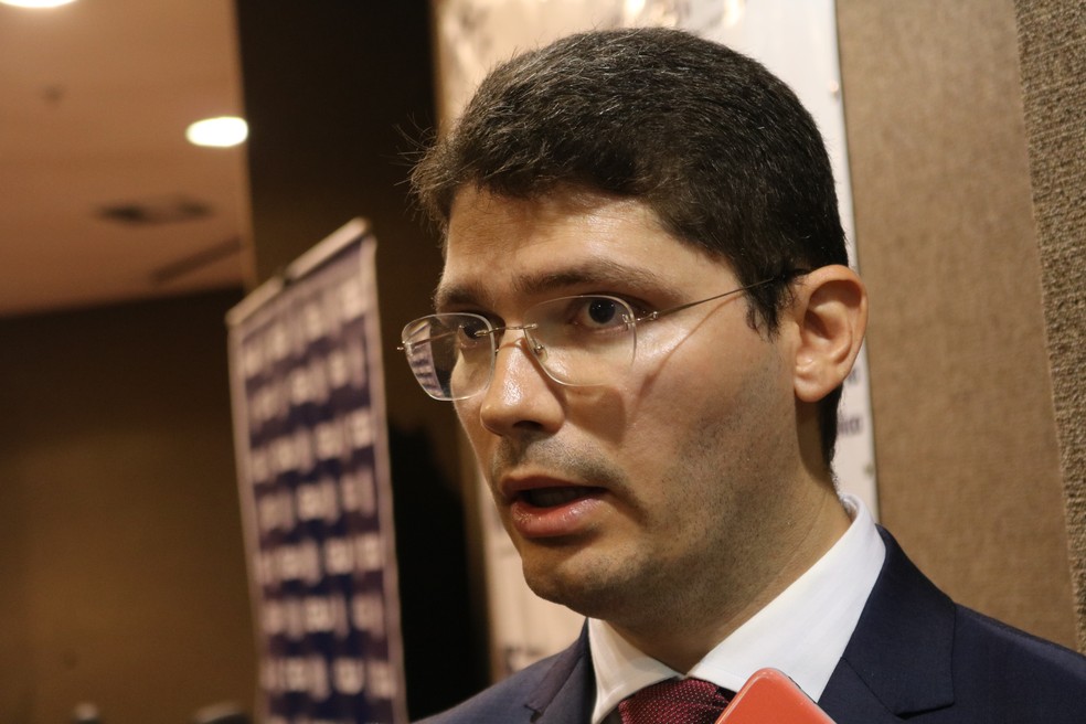 Delegado Leonardo Leite, da Polícia Federal do Piauí, disse que novos bens podem ser sequestrados — Foto: Andrê Nascimento/ G1 PI