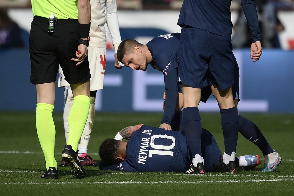 Neymar está no departamento médico do Paris Saint-Germain, após lesão no tornozelo — Foto: AFP
