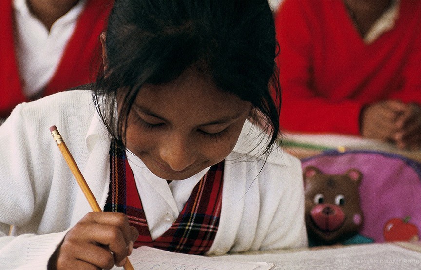   (Foto: Girl in classroom. Mexico. Photo: Curt Carnemark / World Bank)