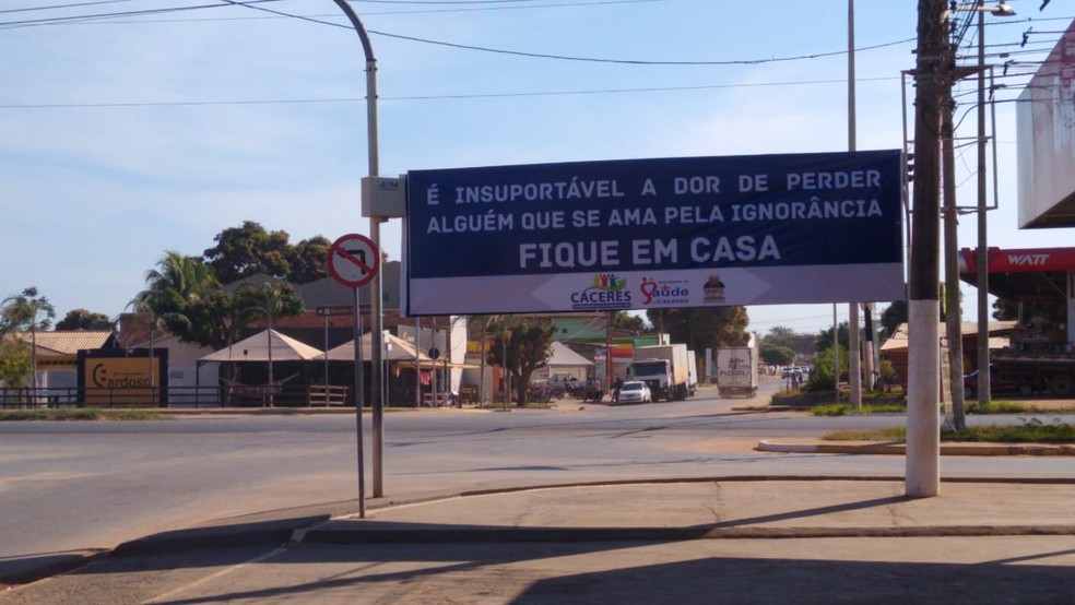 Cartazes fazem apelo para isolamento social em Cáceres (MT) — Foto: Secretaria de Assistência Social em Cáceres