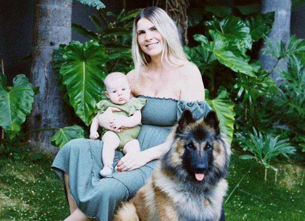 Julia Faria com a filha, Cora, e o cachorro, Baru (Foto: Reprodução/Instagram)