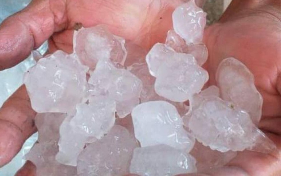 Chuva de granizo assusta moradores de Itamaraju, na Bahia — Foto: Reprodução/Redes Sociais