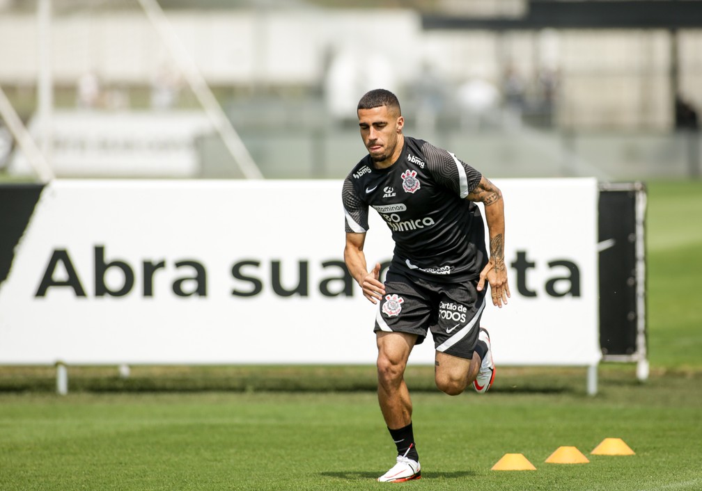 Volante Gabriel, do Corinthians, está pendurado com dois cartões — Foto: Rodrigo Coca / Ag.Corinthians