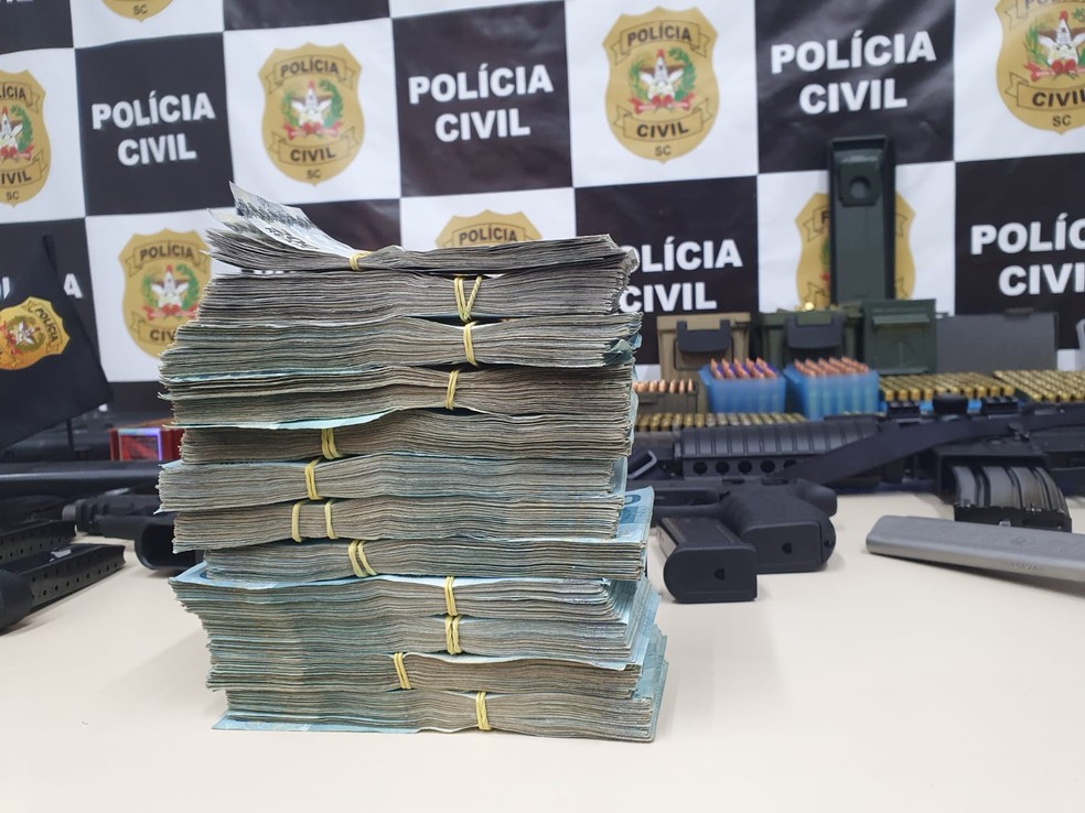 Dinheiro apreendido em Santa Catarina — Foto: Polícia Civil/Divulgação