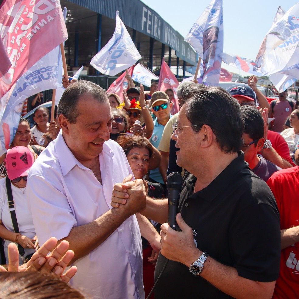 Eduardo Braga discursou com aliados no Centro de Manaus.  — Foto: Divulgação. 