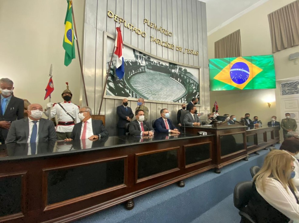 Mesa Diretora da ALE-AL tomou posse nesta segunda-feira, em Maceió — Foto: ALE