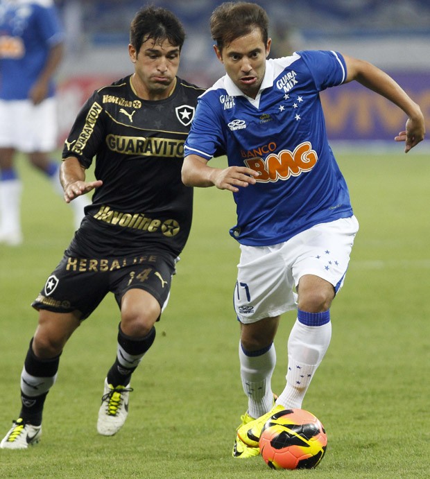 Everton Ribeiro (Foto: divulgação)
