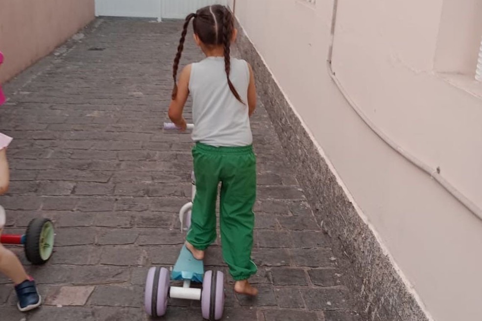 Crian�a de 5 anos com autismo escapou de escola no Gonzaga, em Santos (SP), na �ltima quarta-feira (15)  � Foto: Arquivo Pessoal