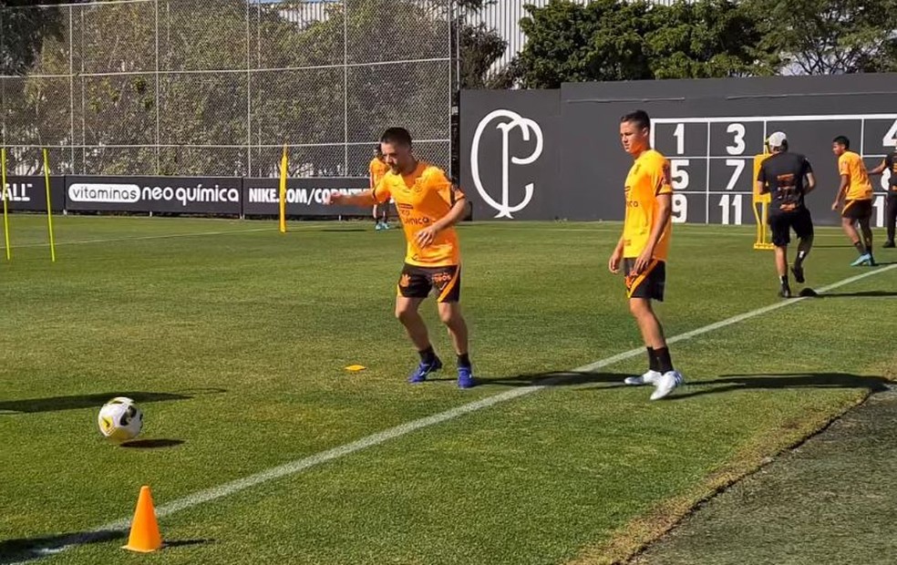 Ramiro participa de treino do Corinthians nesta segunda-feira — Foto: Reprodução