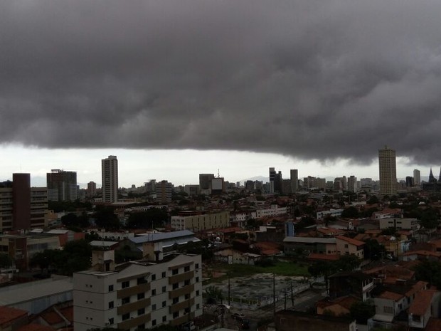 Tempo nublado em Fortaleza na manhã desta segunda-feira (20) (Foto: Danniel Monteiro/Arquivo Pessoal)