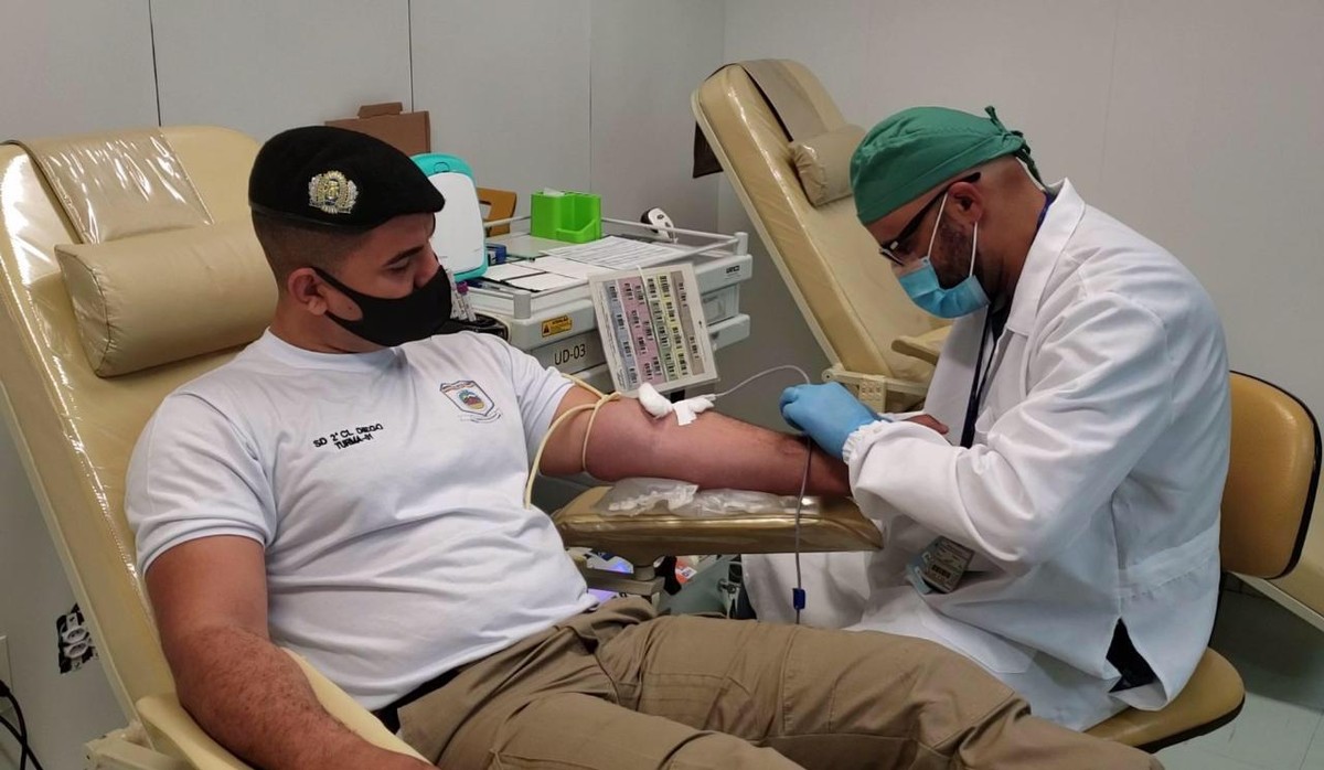 Em comemoração aos 65 anos do 10º BPM, policiais militares fazem mutirão para doar sangue em Montes Claros