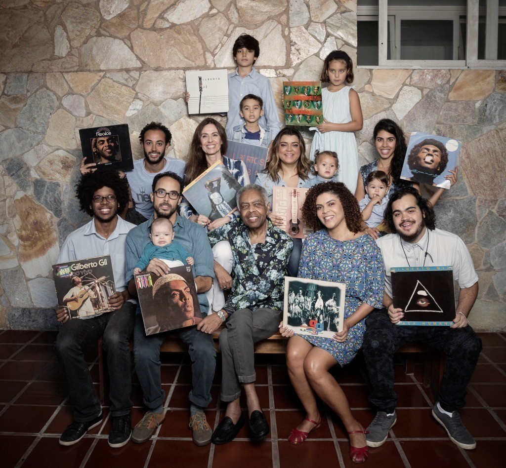 Gilberto Gil com a família (Foto: Reprodução Instagram)