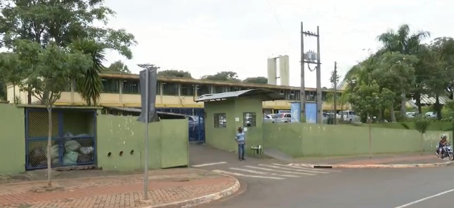 Por falta de espaço para atender todos os alunos, escola de Ibiporã continua com ensino remoto