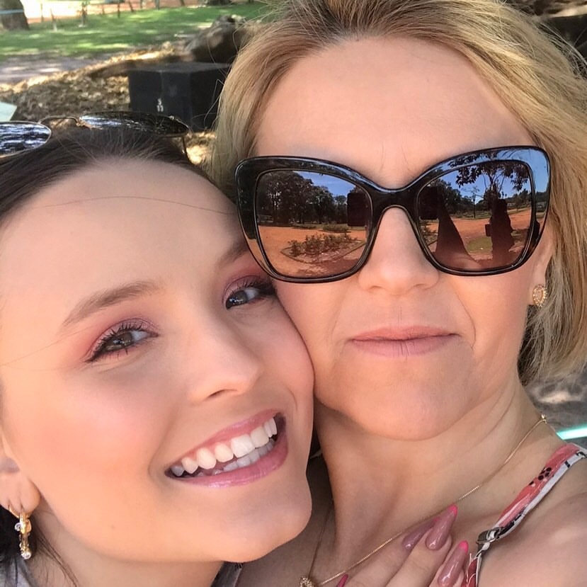 Mãe de Larissa Manoela fez postagem emocionante no Instagram para celebrar aniversário da filha (Foto: Reprodução/Instagram)