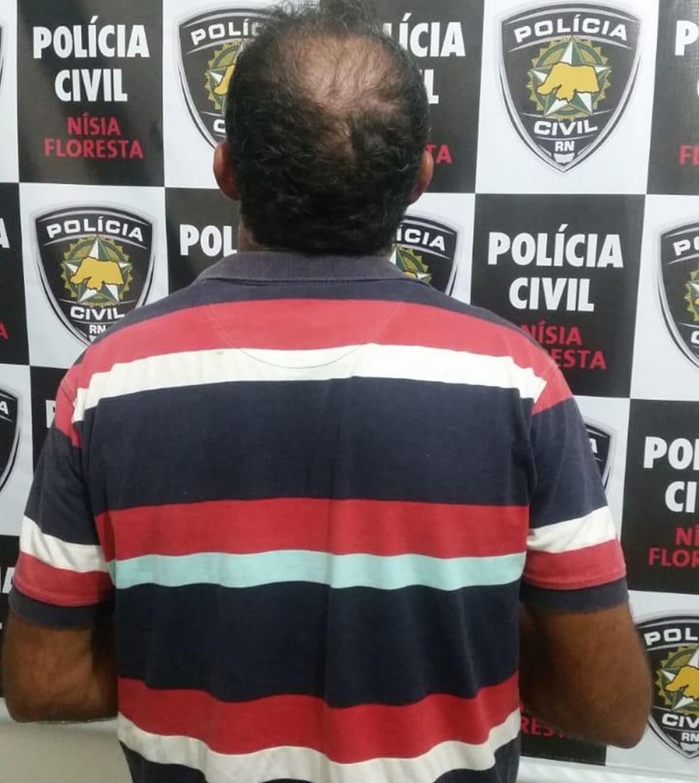 Suspeito foi detido por forÃ§a de um mandado de prisÃ£o preventiva expedido pela JustiÃ§a â€” Foto: PolÃ­cia Civil do RN/DivulgaÃ§Ã£o