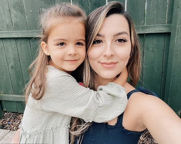 Orla e sua mãe, Catherine (Foto: Reprodução/ Daily Mail)