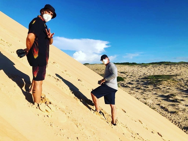 No Limite: André Marques e Boninho testam prova (Foto: Reprodução/Instagram)