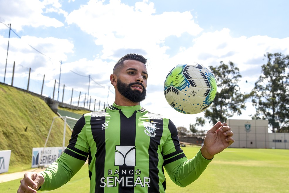Apresentado No America Mg Guilherme Repete Trajetoria Rara E Fecha Trio De Ferro Da Capital Futebol Ge