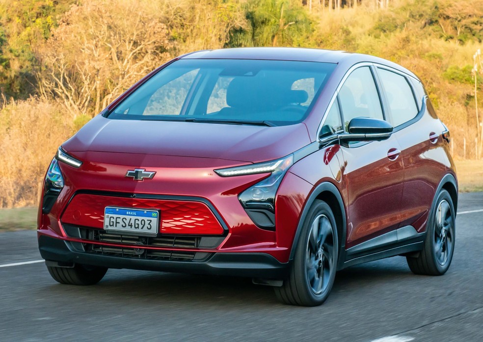 Chevrolet Bolt foi o primeiro carro elétrico da GM vendido no Brasil — Foto: Divulgação