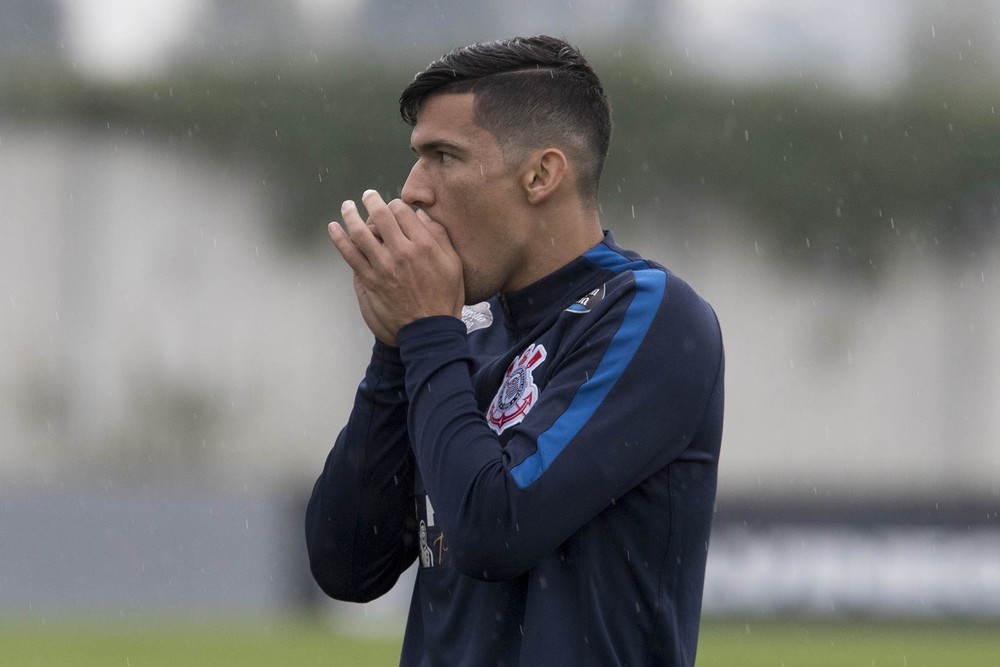 Corinthians liga alerta em relação a Balbuena, que tem renovação travada