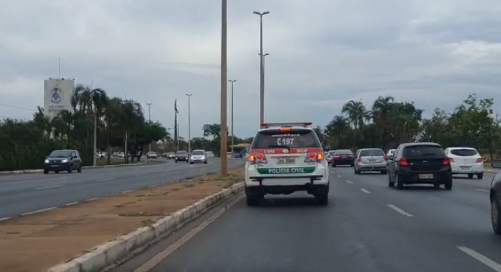 Polícia Civil cumpre quatro mandados de busca a apreensão em casas de suspeitos de fraudar editais do FAC, no DF — Foto: PCDF/Divulgação