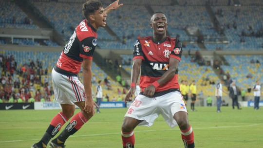 Neto critica comentarista que reprovou comemoração de Vinícius Jr