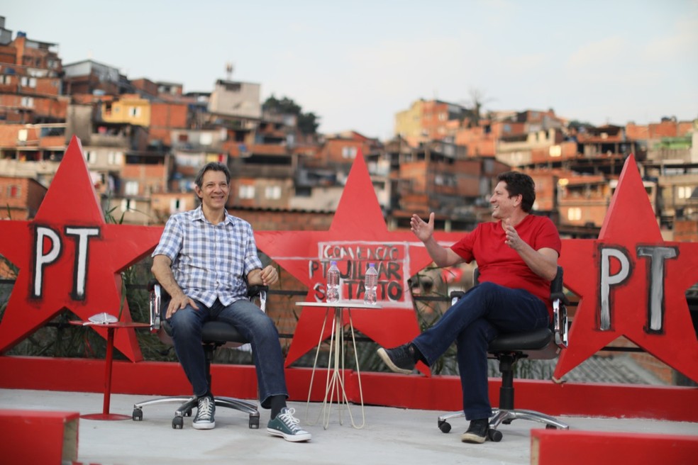 Haddad e Jilmar Tatto em ato de oficialização da candidatura — Foto: Felipe Araújo/Divulgação