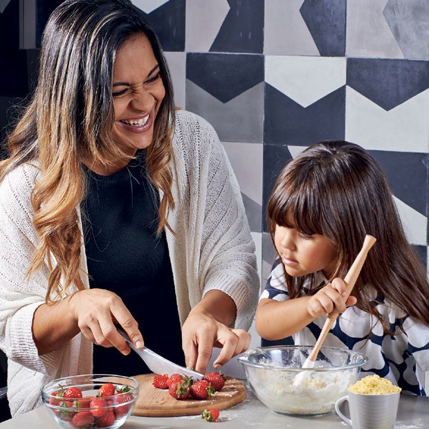 Tortinha de morango: para fazer com as crianças (Foto: Guto Seixas/ Editora Globo)