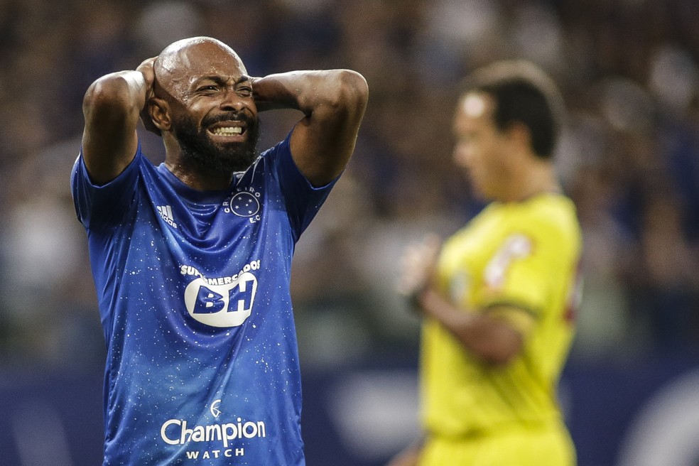 Chay lamenta chance perdida durante jogo do Cruzeiro — Foto: Staff Imagens/Cruzeiro