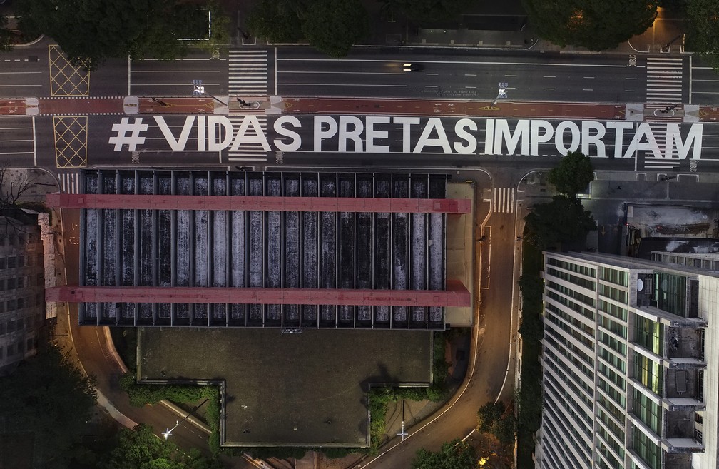 Frase Silencio E Apagamento E Pintada No Minhocao Em Sp Sao Paulo G1
