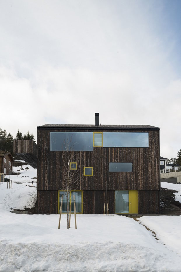 Casa de madeira no topo de Oslo (Foto: Jonas Adolfsen / divulgação)