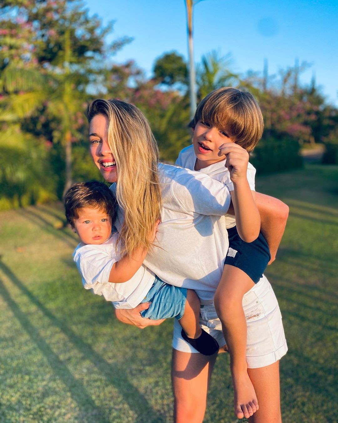 Luma Costa com os filhos (Foto: Instagram/ Reprodução)