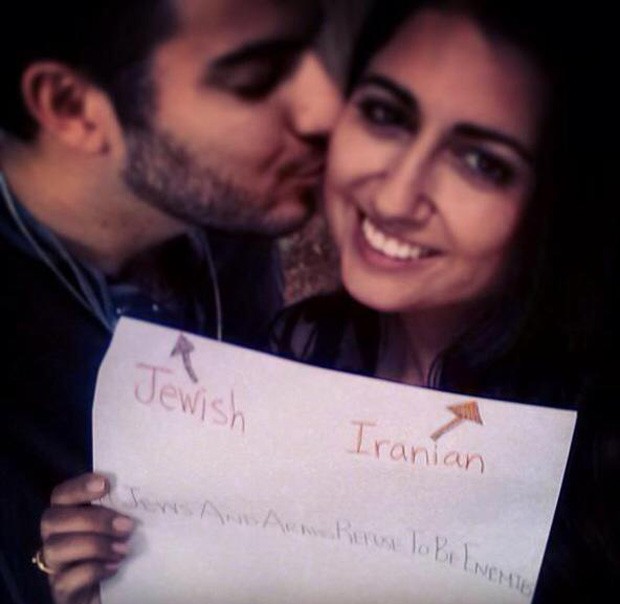 Após a foto se tornar viral, outros casais de judeus e árabes passaram a postar suas imagens (Foto: Reprodução / Facebook)