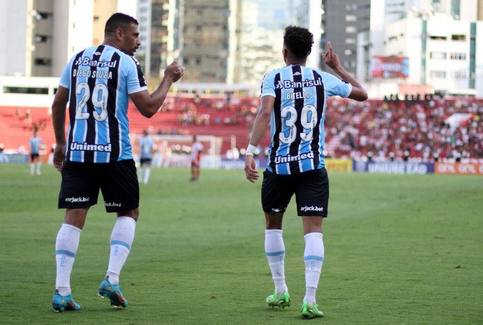 Diego Souza e Bitello terminam temporada com quase 50 de participação em gols do Grêmio