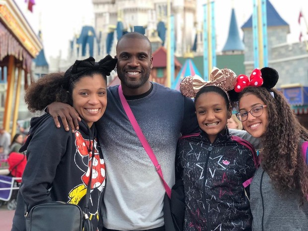 Rafael Zulu com a filha na Disney (Foto: Instagram/Reprodução)