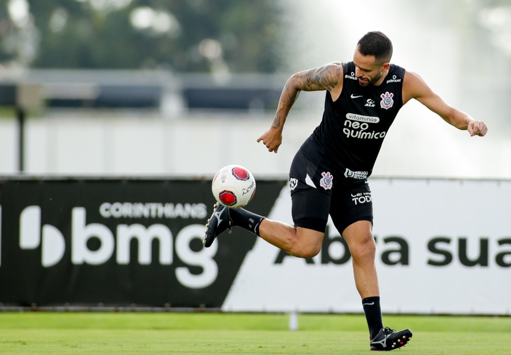 Corinthians se reapresenta, e Xavier tem lesão muscular constatada