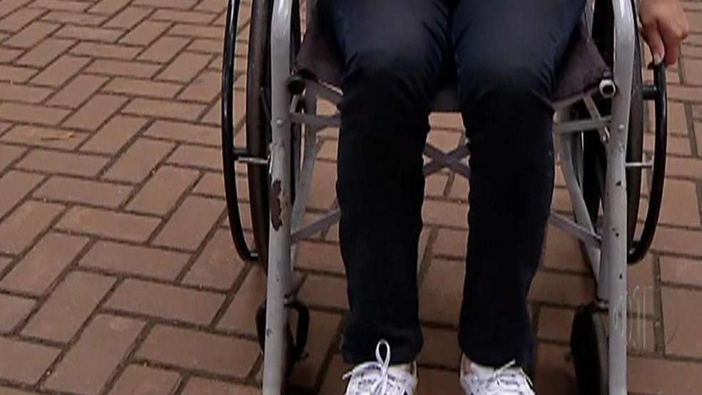 Grupo de deficientes físicos se une em protesto à falta de acessibilidade de Itaquaquecetuba — Foto: Reprodução/TV Diário