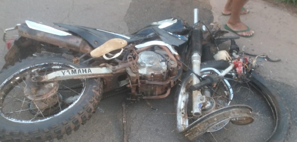 Casal que teve ferimentos considerados graves eram ocupantes da motocicleta — Foto: Divulgação/Polícia Rodoviária Federal