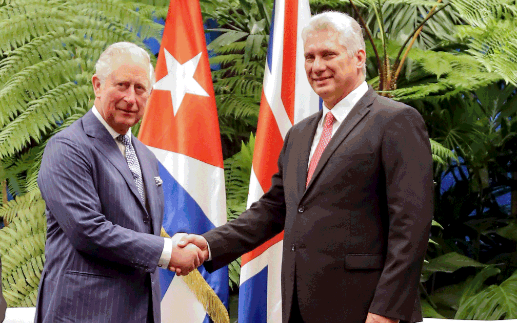 O presidente cubano Miguel Diaz-Canel e o prÃ­ncipe Charles antes de reuniÃ£o no PalÃ¡cio da RevoluÃ§Ã£o em Havana â€” Foto: Ernesto Mastrascusa / POOL / AFP Photo