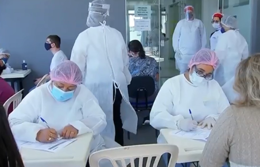 Len&ccedil;&oacute;is Paulista registra 20% de positivos durante testagem de assintom&aacute;ticos para Covid-19 &mdash; Foto: TV TEM/Reprodu&ccedil;&atilde;o