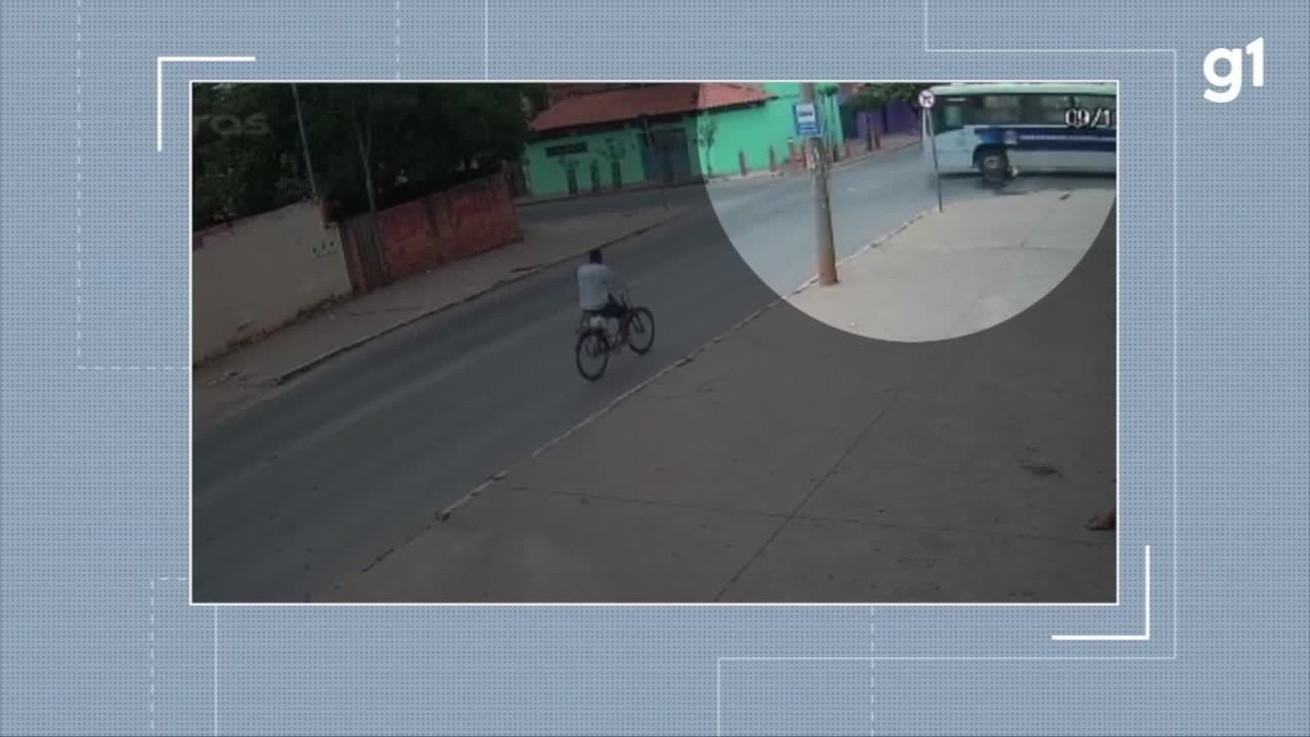 VÍDEO: Motociclista morre em acidente com ônibus do transporte coletivo em Montes Claros