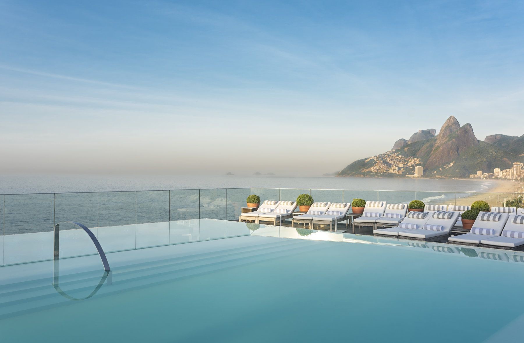 6 hotéis no Rio de Janeiro com piscina na cobertura (e vistas incríveis) (Foto: Divulgação)