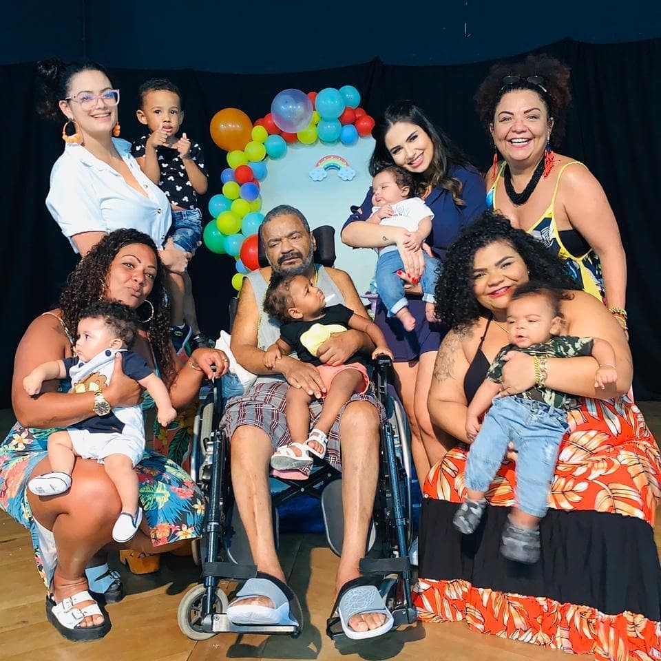 Arlindo Cruz e a família (Foto: Reprodução/Instagram)