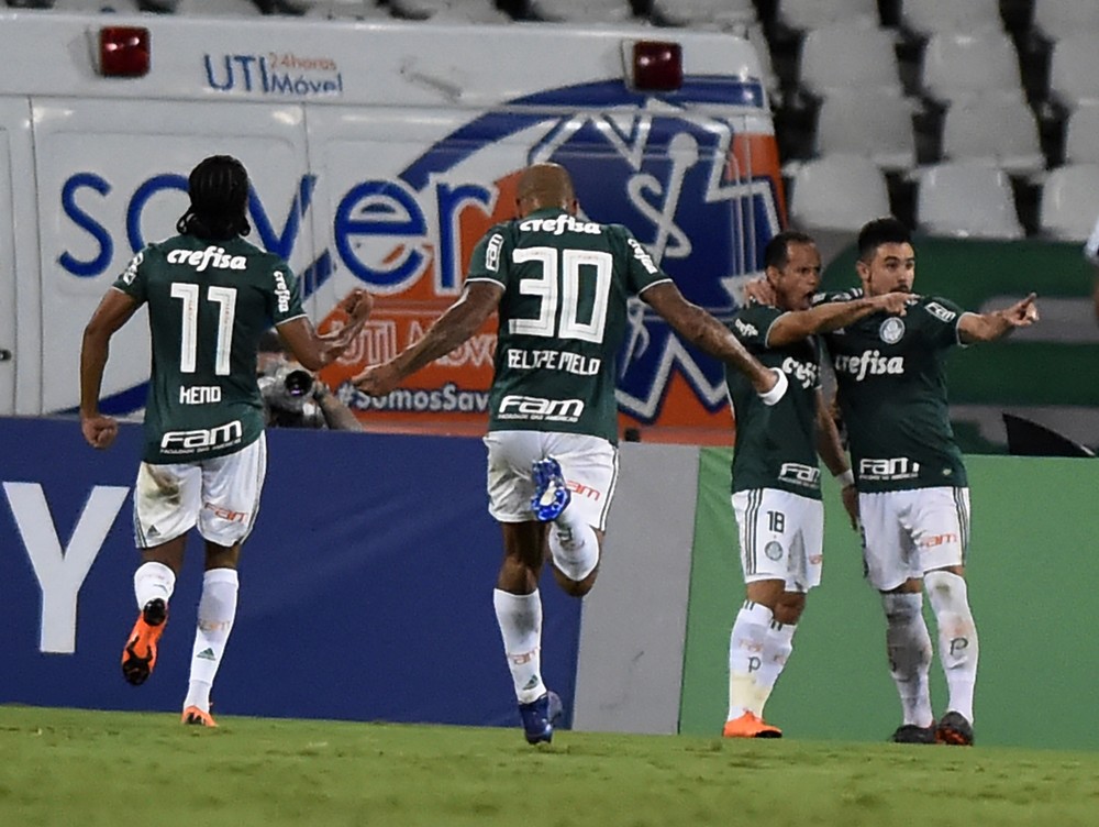 Palmeiras sai na frente, mas cede empate ao Botafogo na estreia do Brasileiro