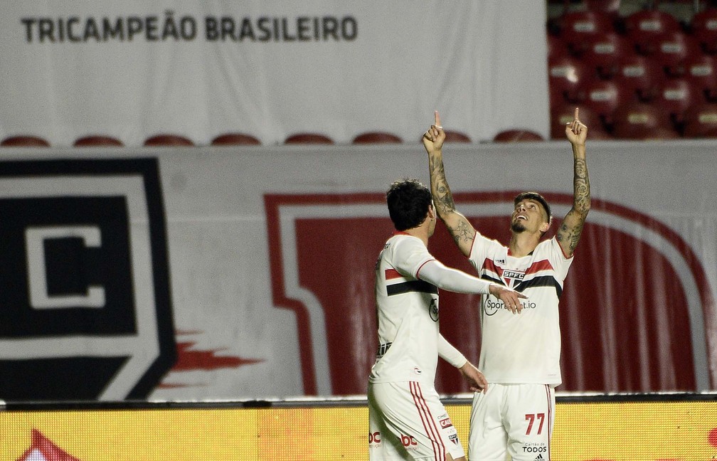 Rigoni fez um dos gols da vitória do São Paulo sobre o Vasco — Foto: Marcos Ribolli